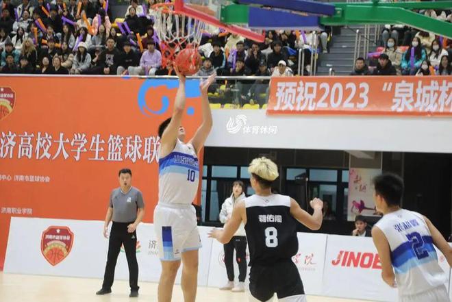 NBA历史第一篮板王是张伯伦。在NBA赛程上很多球队表现出色凭借优秀的成绩，斩获了篮板王、得分王、封盖王、助攻王等等，但这些是没有奖杯的，但是在球迷心目中，还是很有分量的。随小编一起来看看NBA历史第一篮板王数据及NBA 历史上总篮板球数排名。
